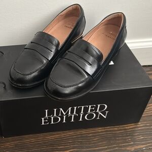Frankie4 - black leather limited edition Franklin Penny loafer (size 7)